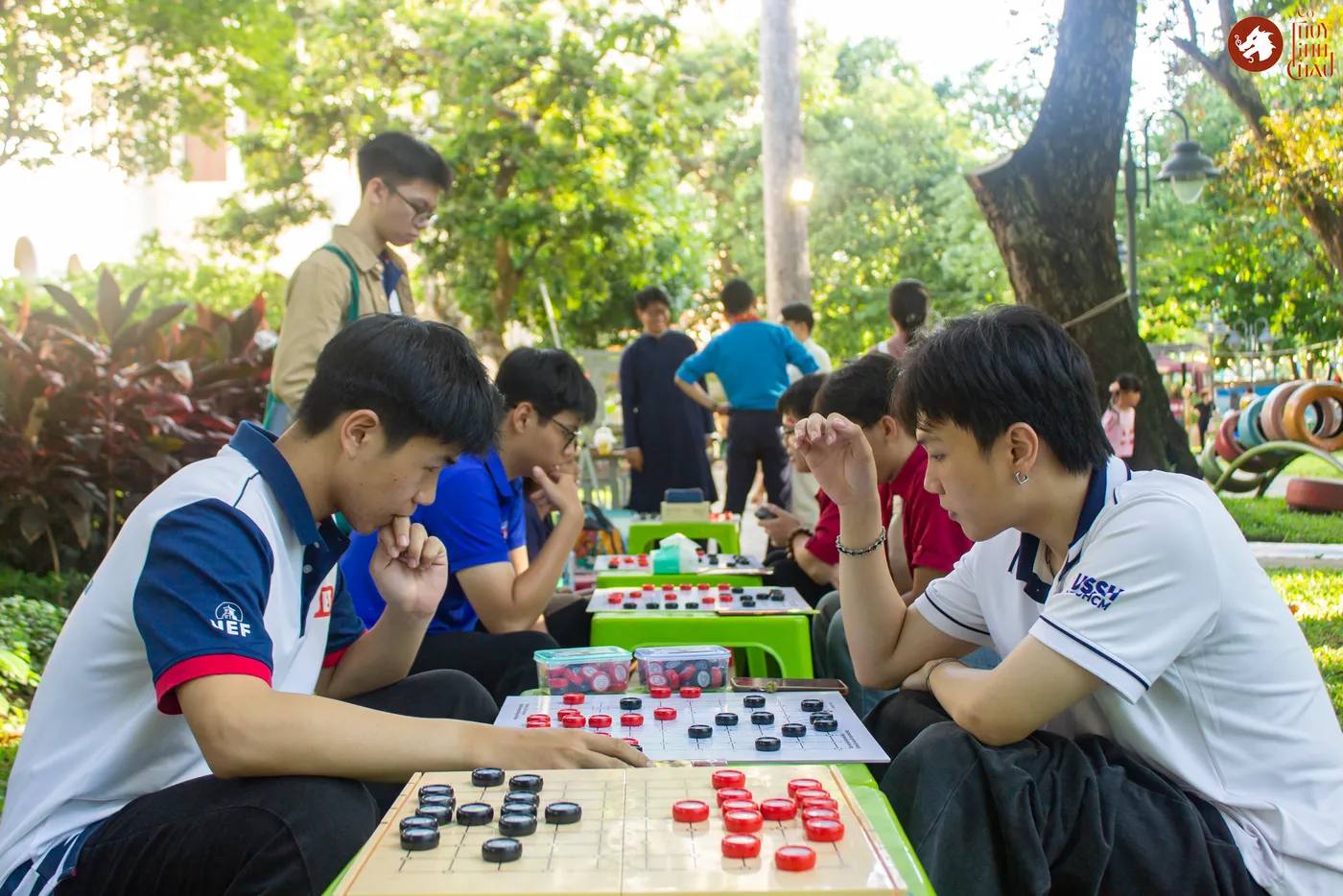 Hình ảnh các bạn trẻ và các em nhỏ trải nghiệm Cờ Thủy Tinh Châu tại Lễ hội thiếu nhi - Kids Fest 2026 tổ chức bởi Nhà Thiếu nhi Thành phố Hồ Chí Minh