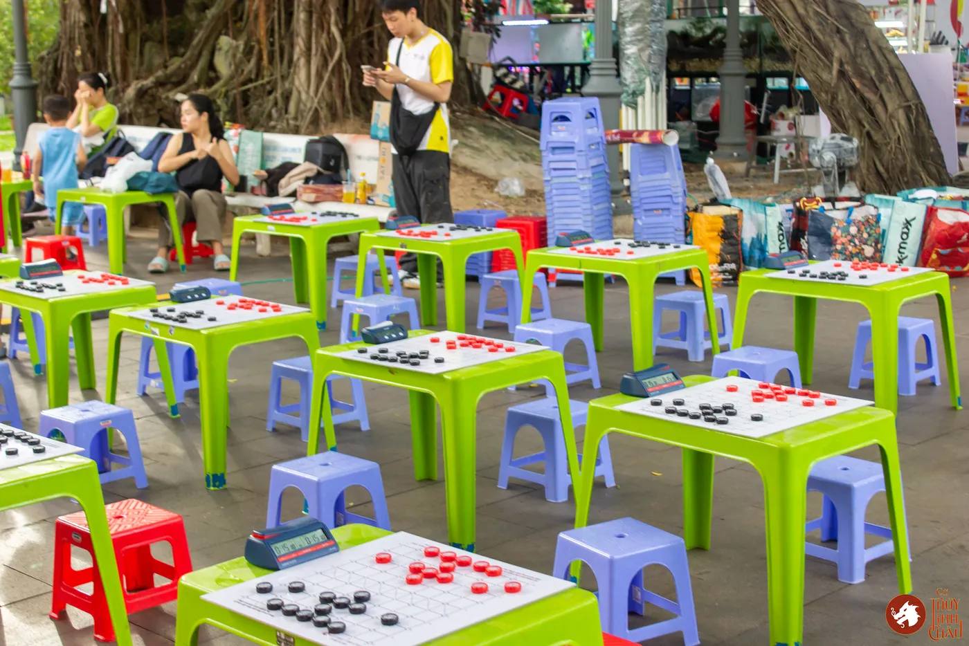 Hình ảnh các bàn cờ được bố trí để thi đấu tại Liên hoan Cờ Thủy Tinh Châu thuộc Lễ hội Thiếu nhi TPHCM - Kids Fest 2026