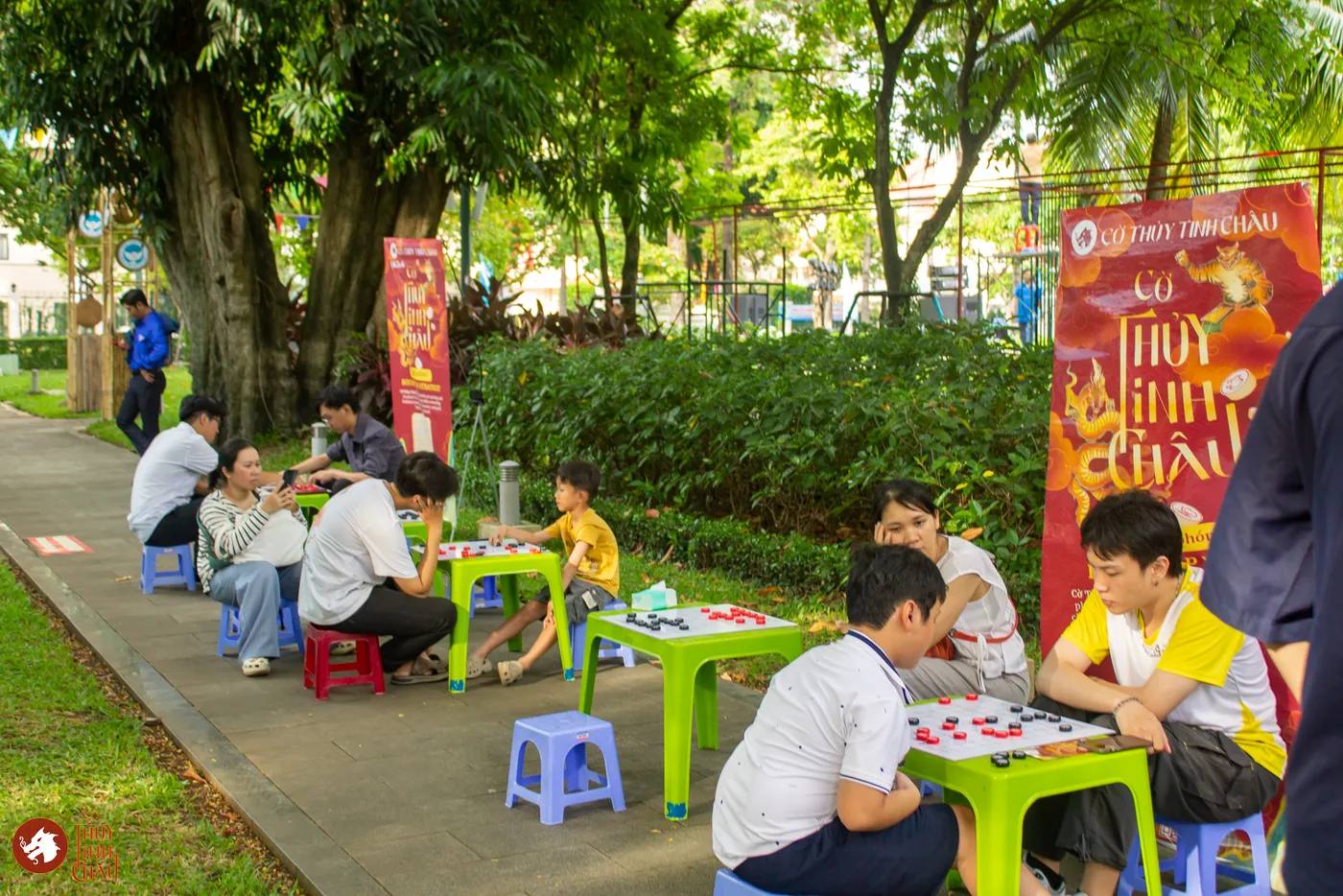 Hình ảnh các bạn trẻ và các em nhỏ trải nghiệm Cờ Thủy Tinh Châu tại Lễ hội thiếu nhi - Kids Fest 2026 tổ chức bởi Nhà Thiếu nhi Thành phố Hồ Chí Minh