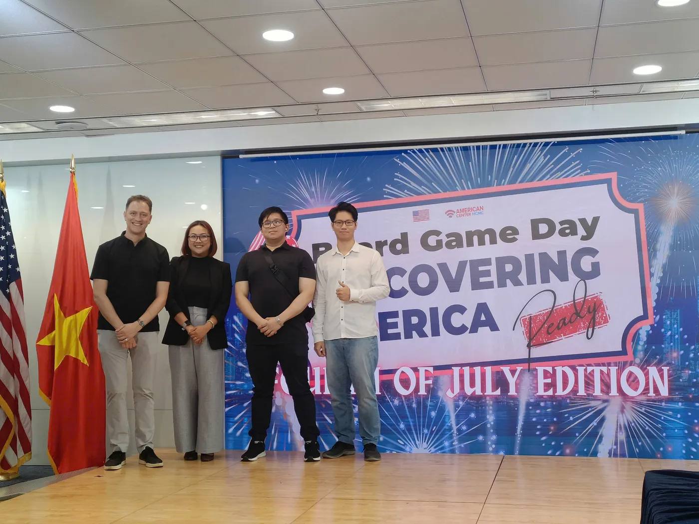 Cờ Thủy Tinh Châu - US Board Game Day