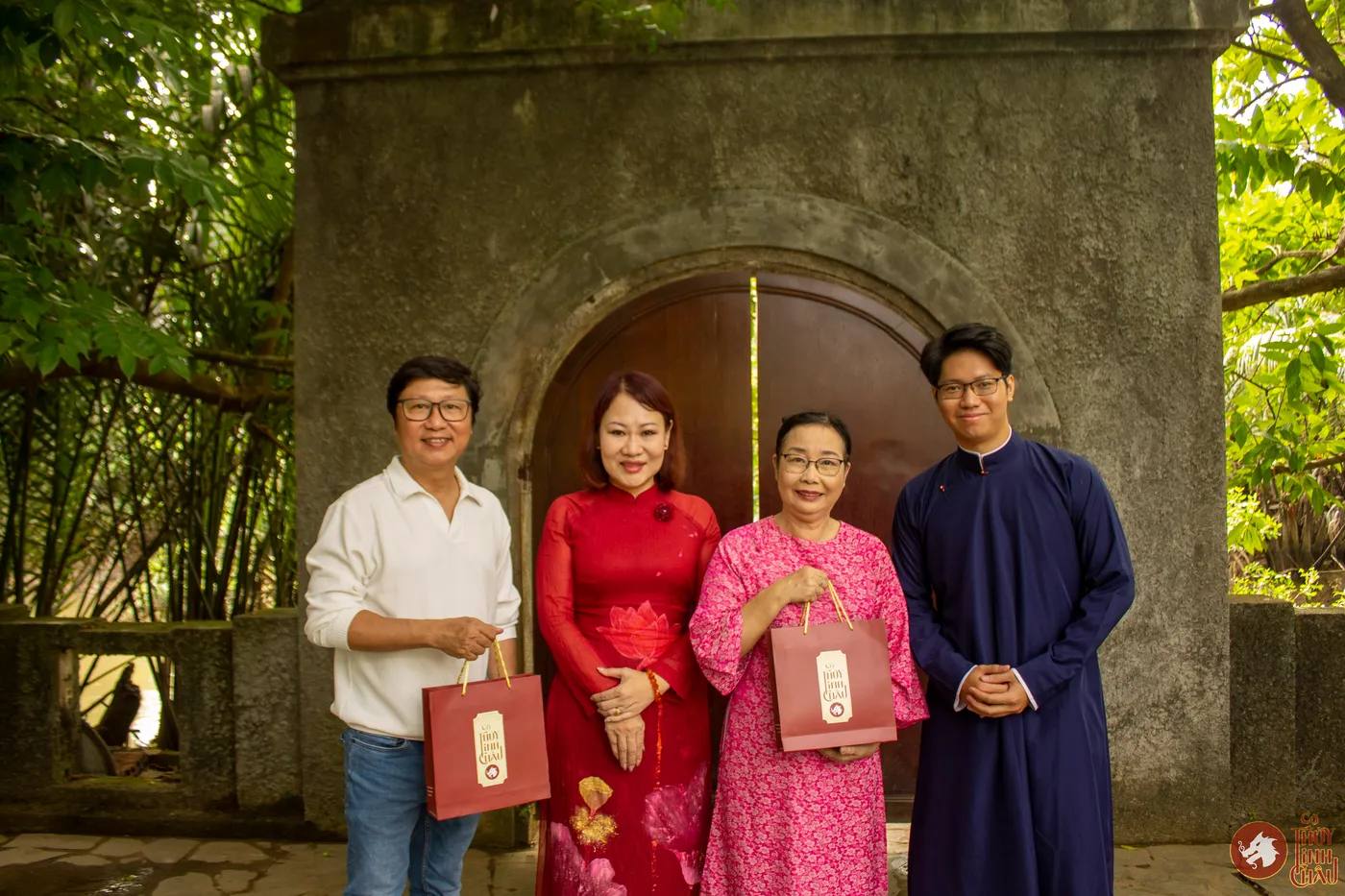 Cờ Thủy Tinh Châu tại Bảo tàng Áo Dài