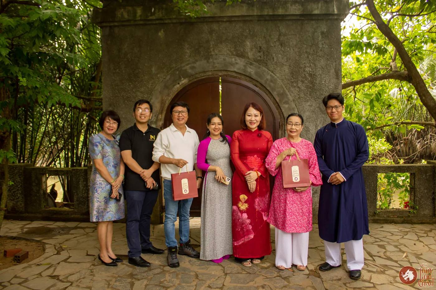 Cờ Thủy Tinh Châu tại Bảo tàng Áo Dài