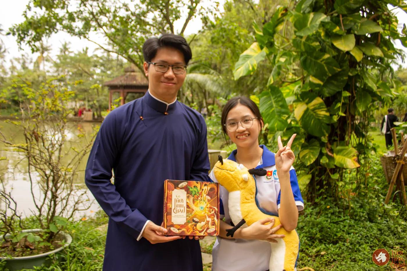 Nữ kỳ thủ chơi cờ Thủy Tinh Châu và giành được bé rồng thật dễ thương!