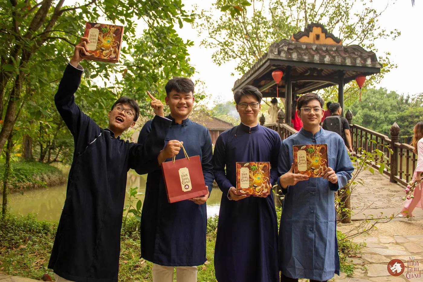 Team Cờ Thủy Tinh Châu tại Bảo tàng Áo Dài
