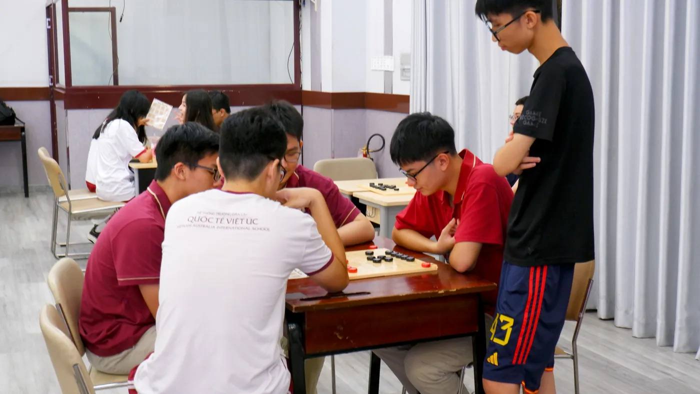 Hình chụp từ Sự kiện Cờ Việt Trí Việt tại Trường Quốc tế Việt Úc cùng Cờ Thủy Tinh Châu