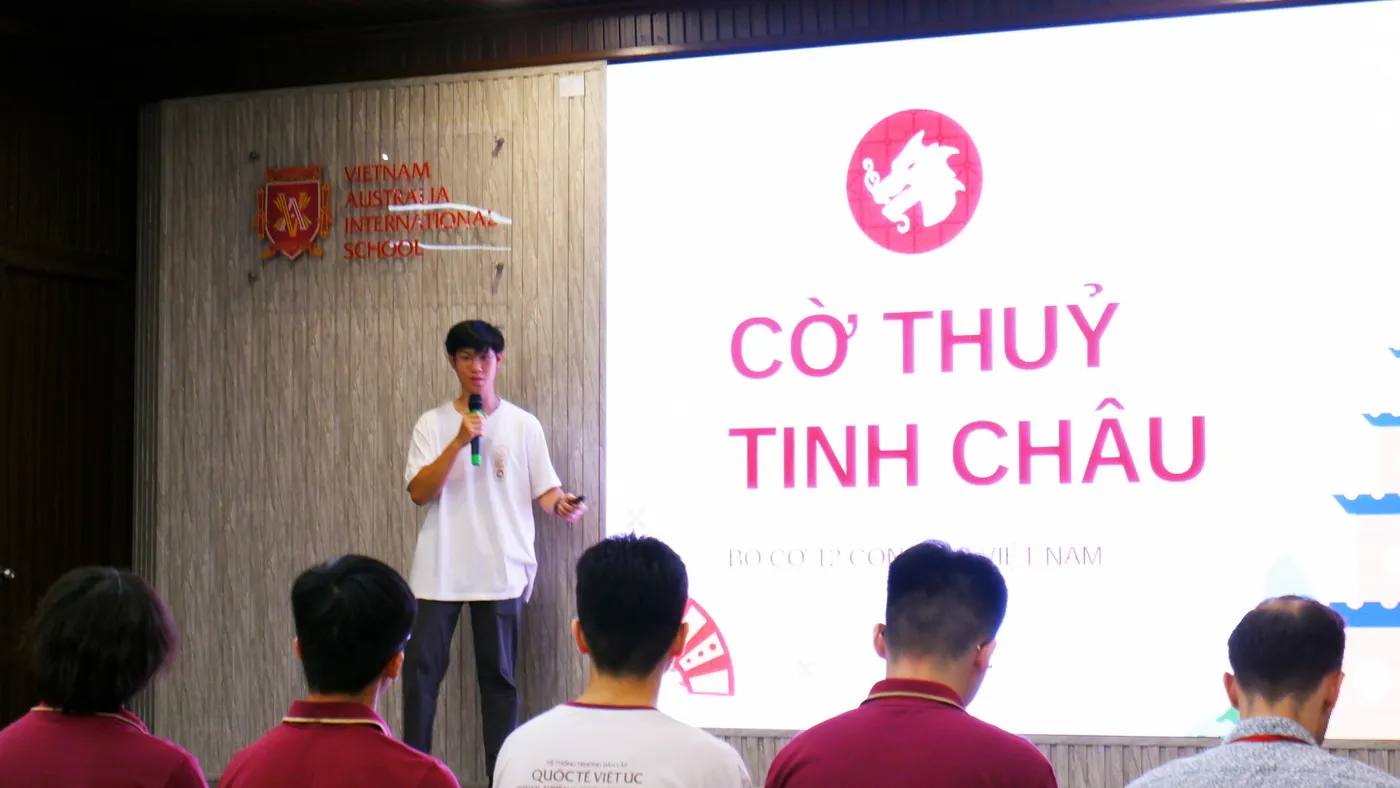 Hình chụp từ Sự kiện Cờ Việt Trí Việt tại Trường Quốc tế Việt Úc cùng Cờ Thủy Tinh Châu