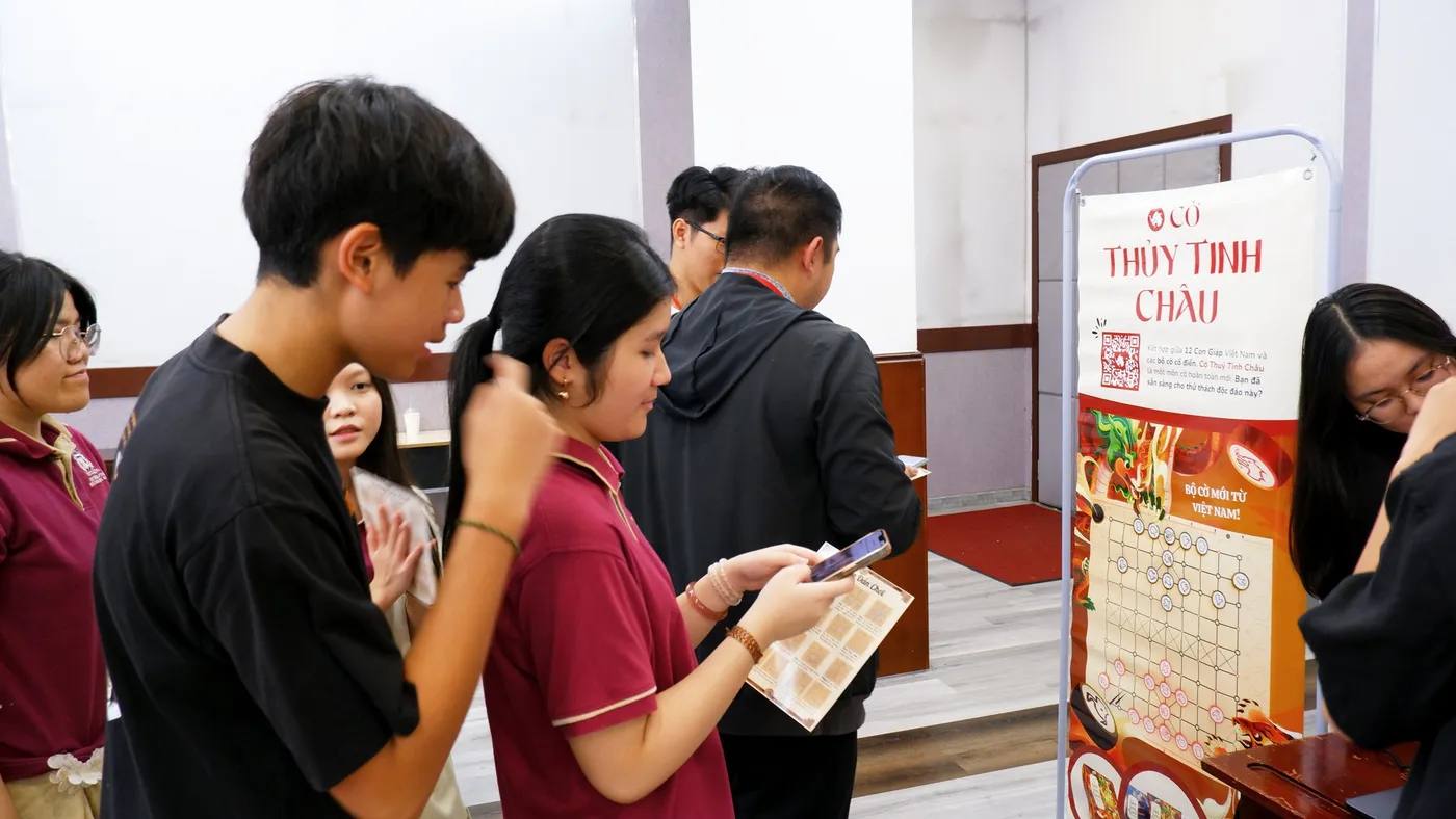 Hình chụp từ Sự kiện Cờ Việt Trí Việt tại Trường Quốc tế Việt Úc cùng Cờ Thủy Tinh Châu