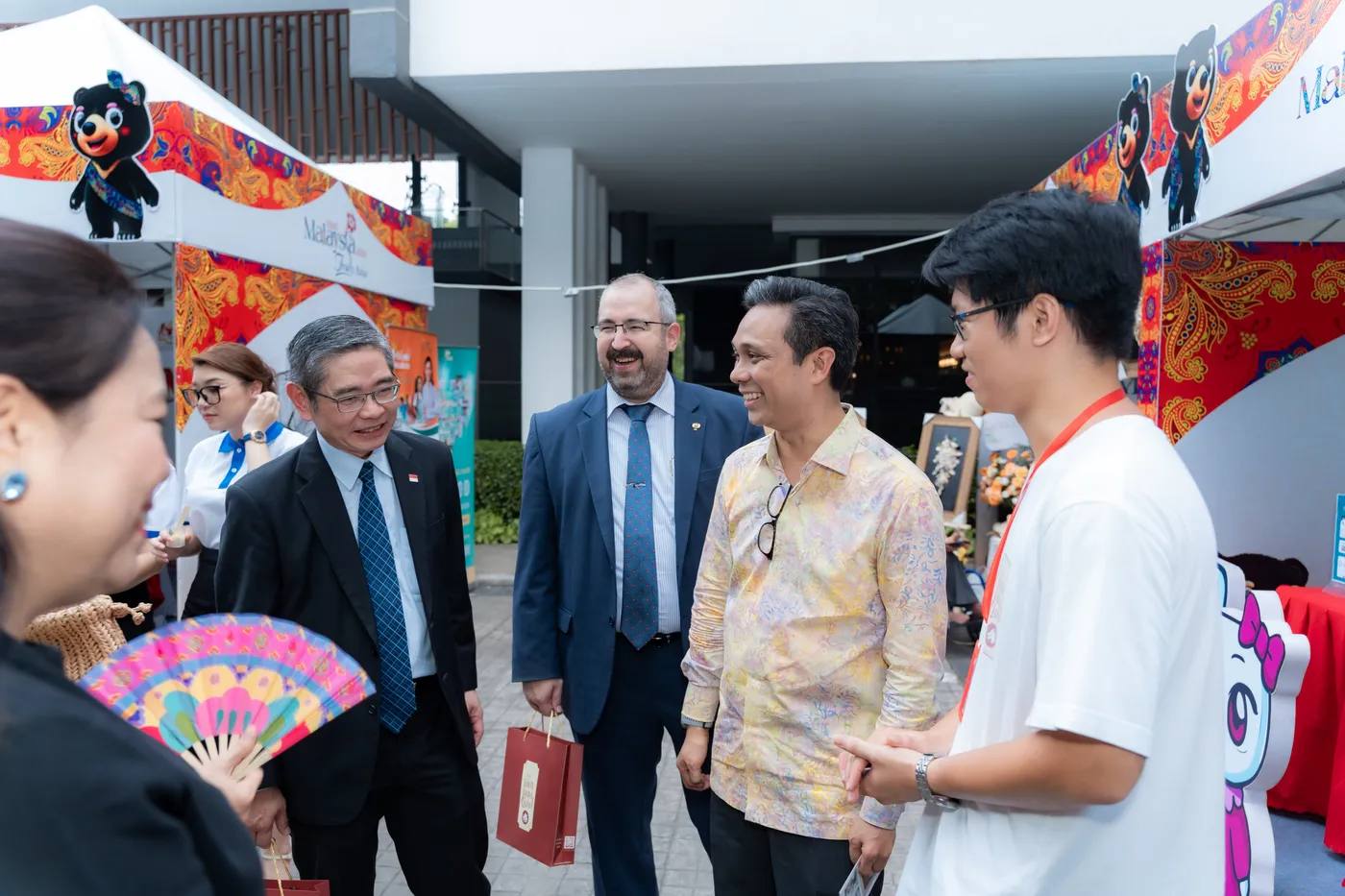 Cờ Thủy Tinh Châu tại Malay Fest Celadon Tân Phú 2025