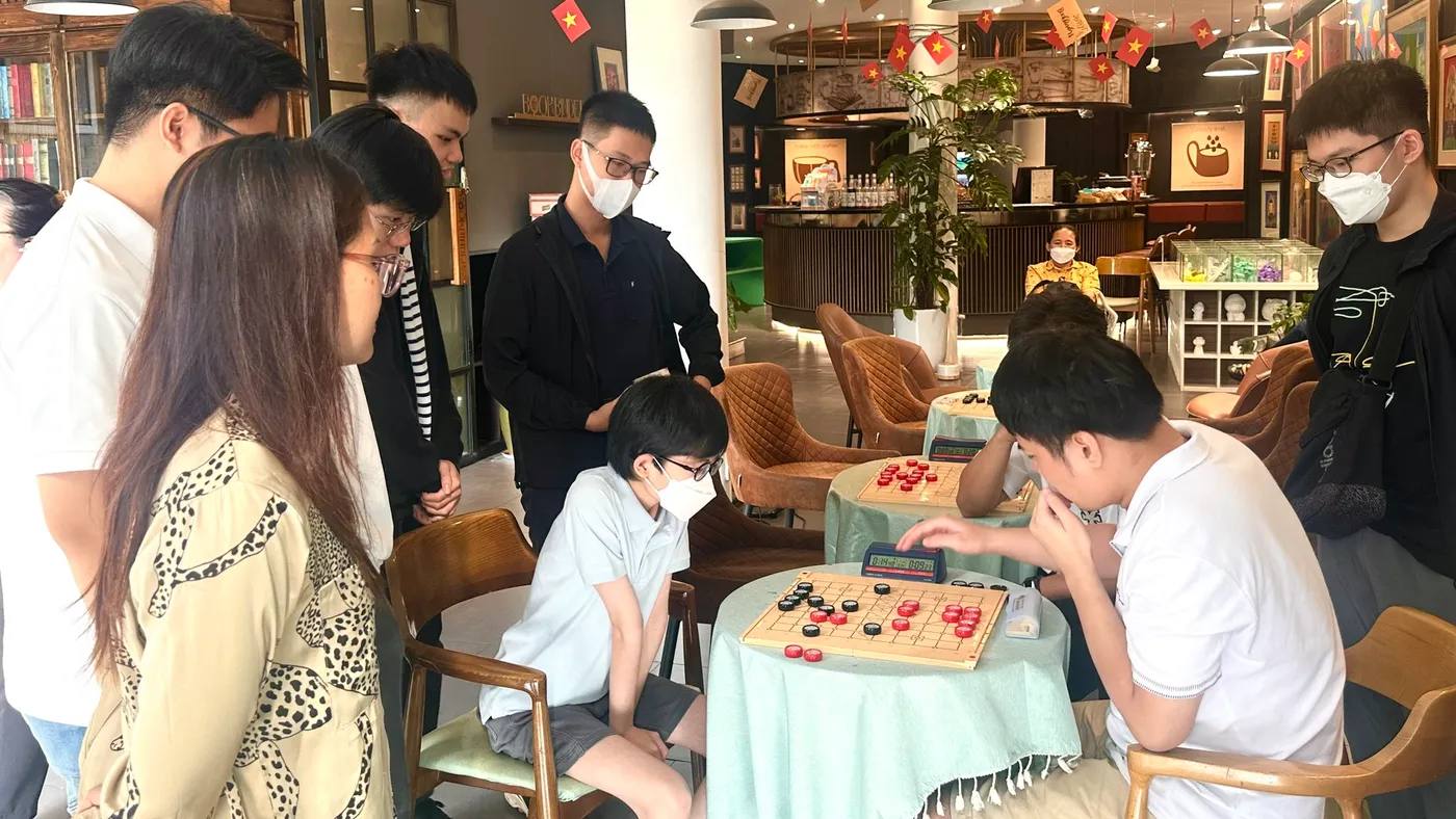 Hình chụp từ sự kiện Giải đấu Mini lần 1 tại Nhà sách Cá Chép cùng Cờ Thủy Tinh Châu