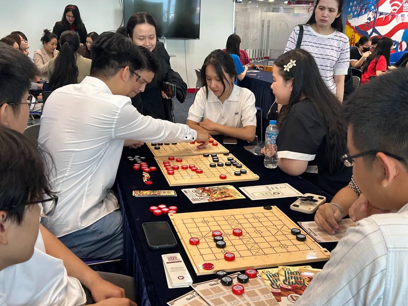 Cờ Thủy Tinh Châu - US Board Game Day