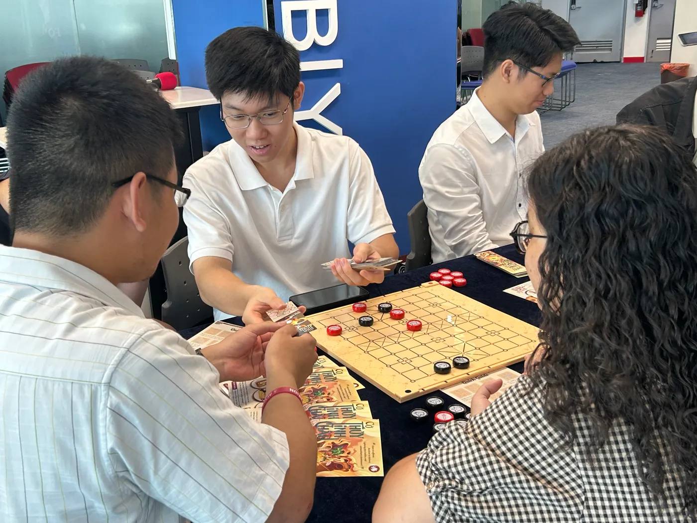 Cờ Thủy Tinh Châu - US Board Game Day