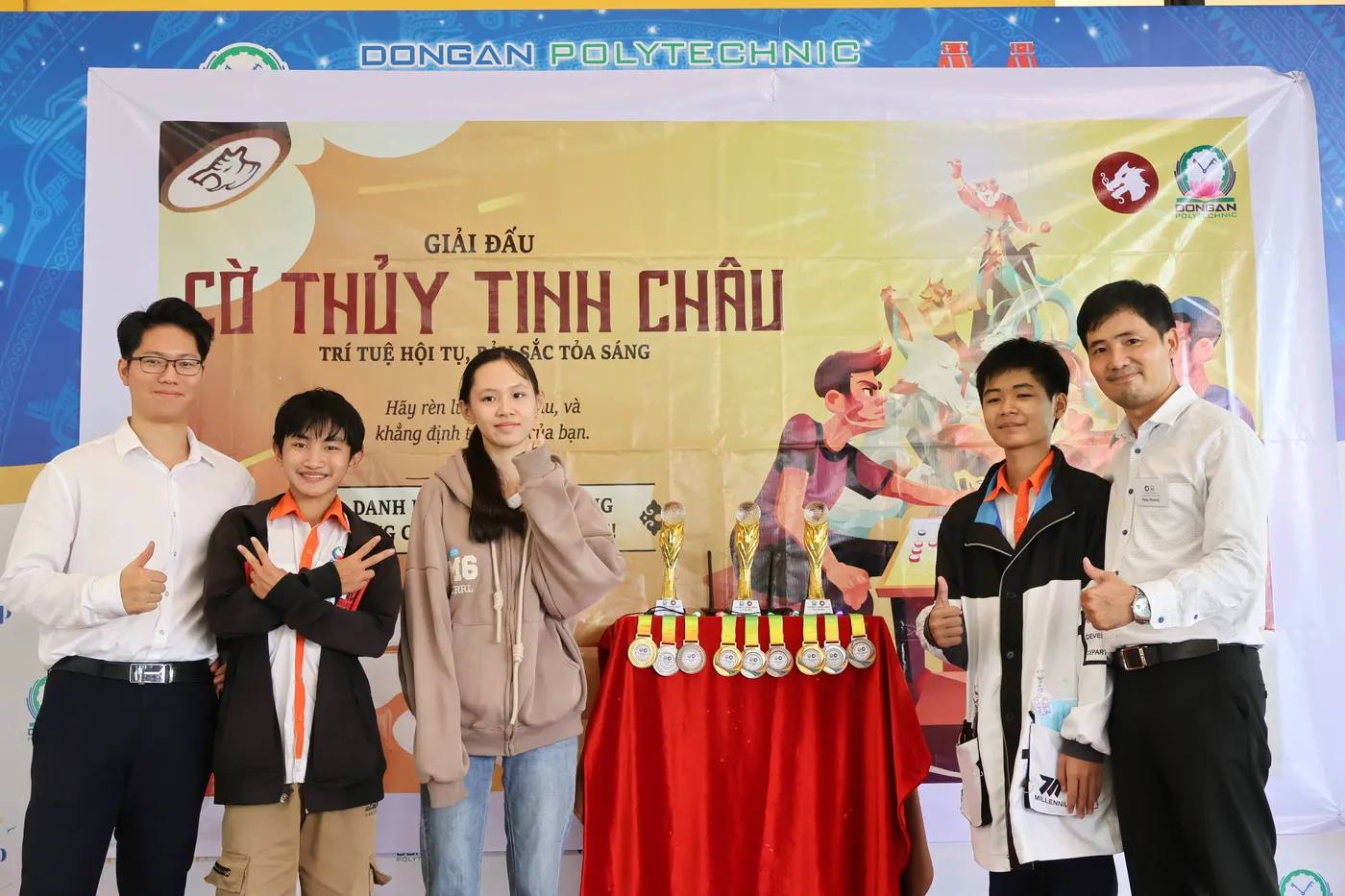 Hình chụp buổi Chung kết giải đấu Danh Kỳ Lưu Truyền - Cờ Thủy Tinh Châu