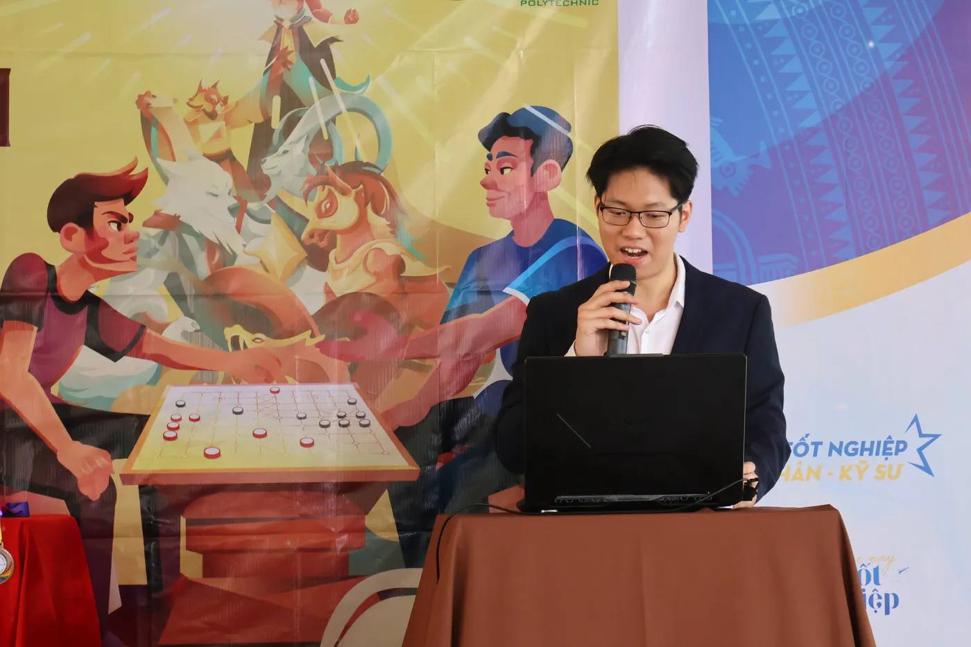 Hình chụp buổi Chung kết giải đấu Danh Kỳ Lưu Truyền - Cờ Thủy Tinh Châu