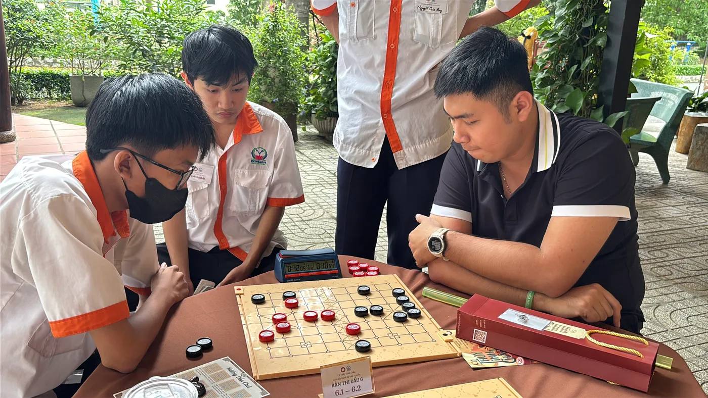 Hình chụp từ vòng bảng giải đấu Danh Kỳ Lưu Truyền tại Trường Cao đẳng Công nghệ cao Đồng An