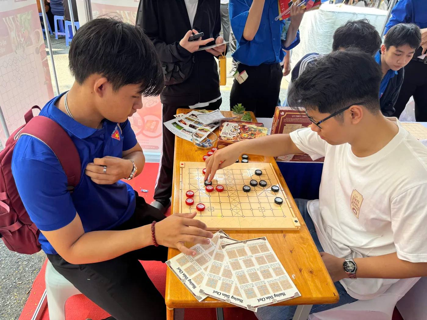 Hình chụp từ Sự kiện Liên hoan Tuổi trẻ Sáng tạo tại Đại Học Nông Lâm - Booth Cờ Thủy Tinh Châu