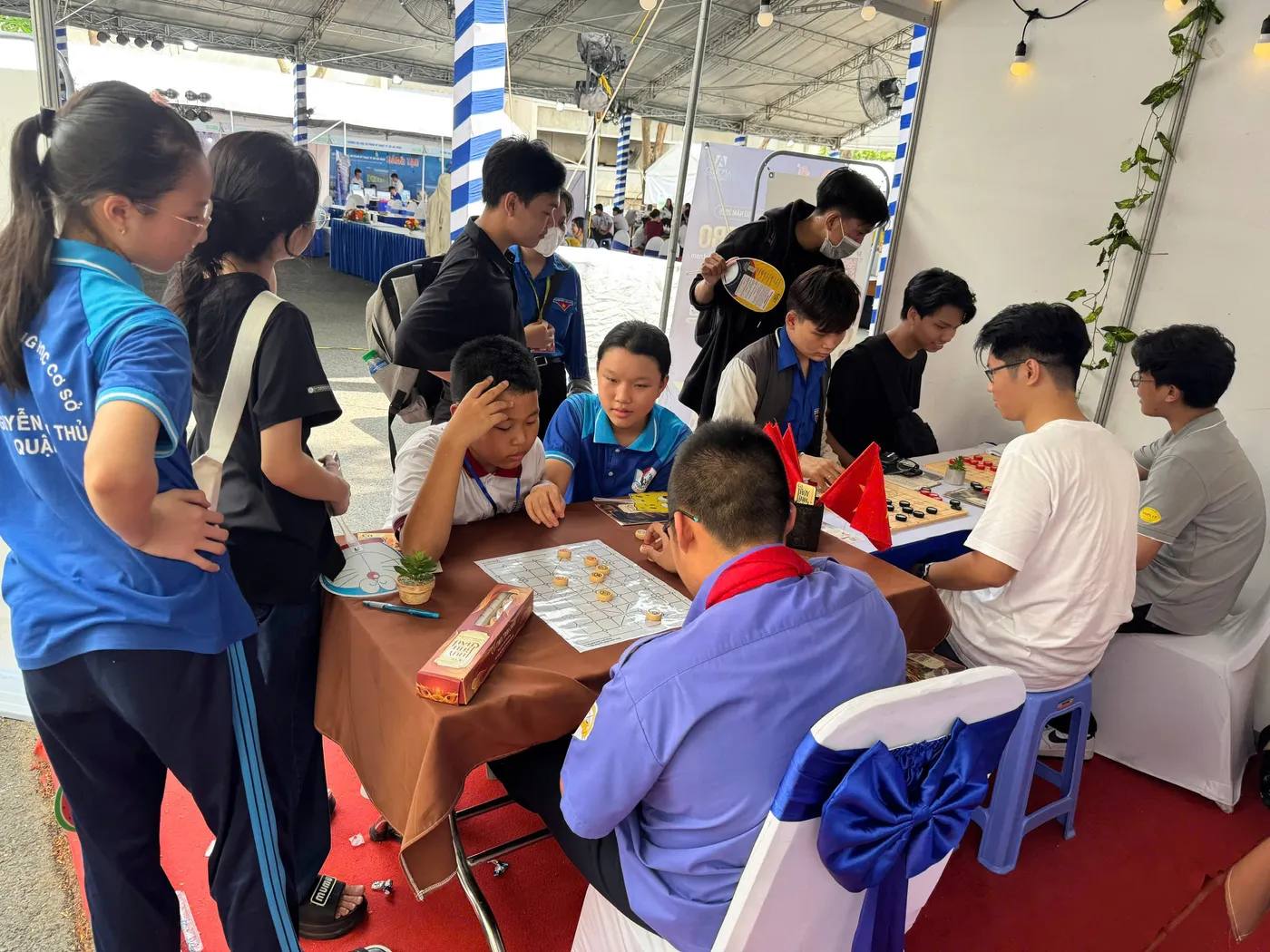 Hình chụp từ Sự kiện Liên hoan Tuổi trẻ Sáng tạo tại Đại Học Nông Lâm - Booth Cờ Thủy Tinh Châu