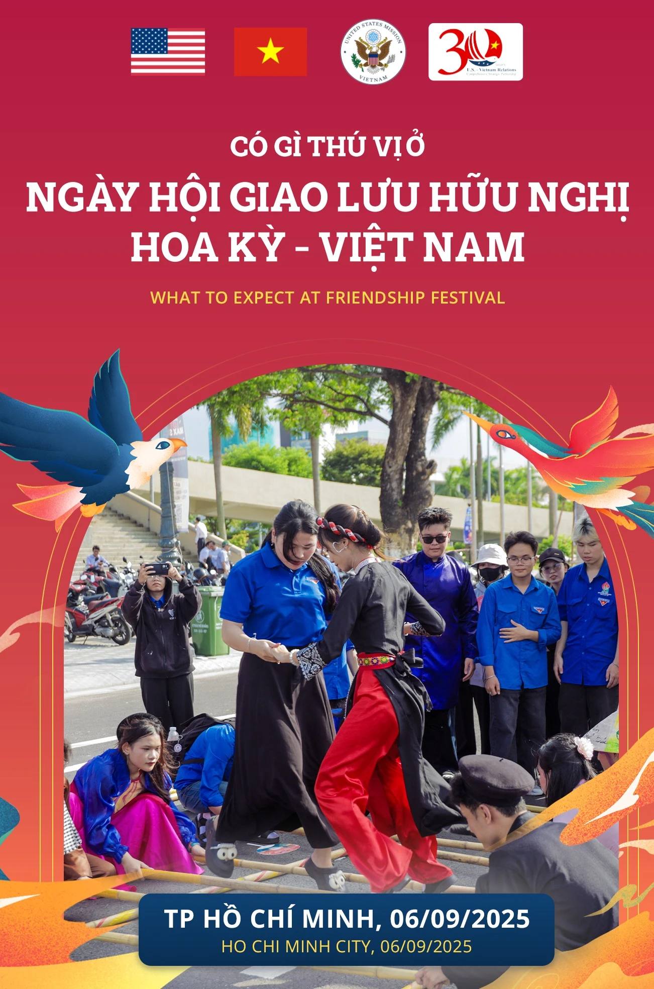 Cờ Thủy Tinh Châu tại Giao Lưu VH Việt-Mỹ trên đường Lê Lợi TP. HCM