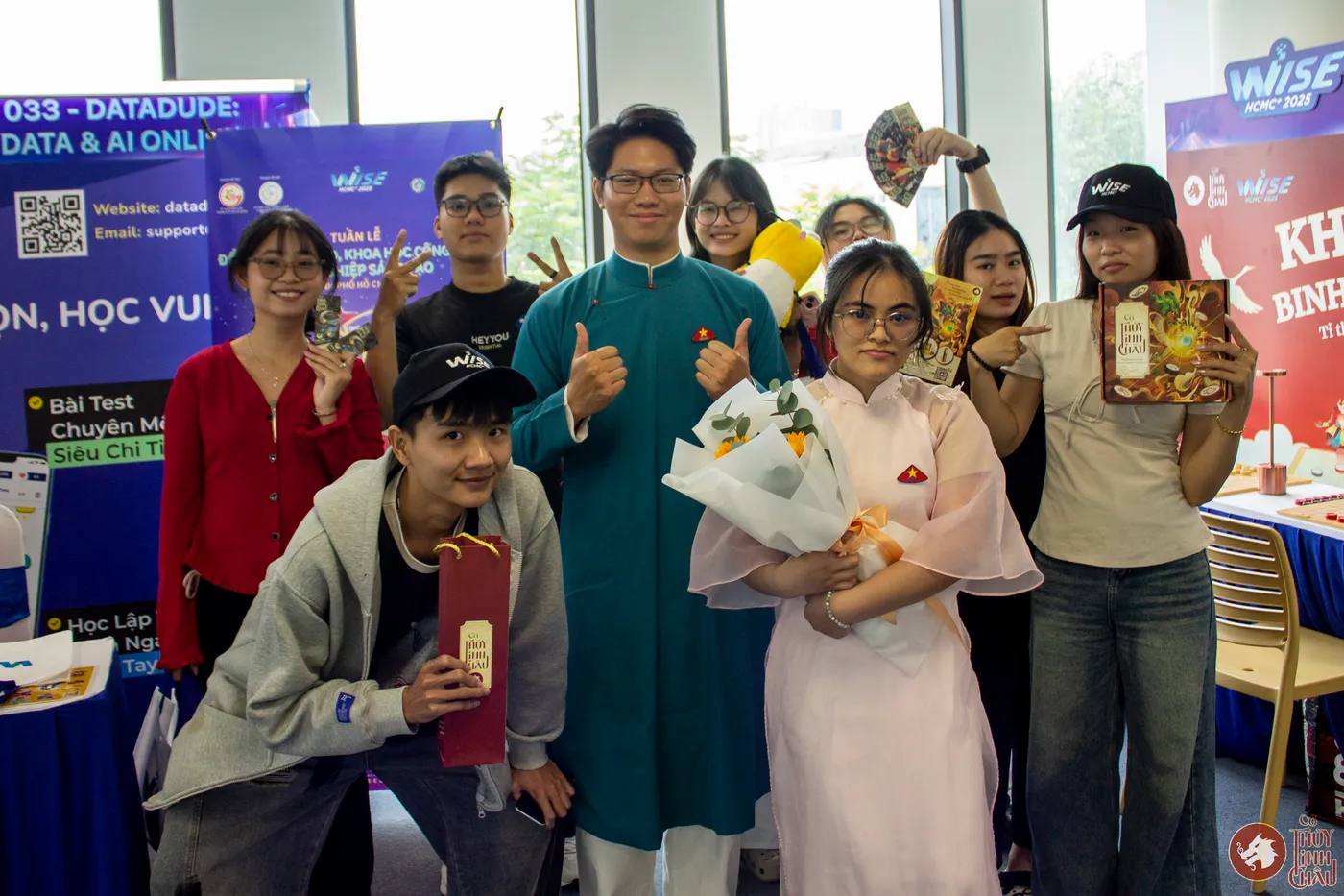 Team Cờ Thủy Tinh Châu cùng các bạn từ Saigon Innovation Hub (SiHub)