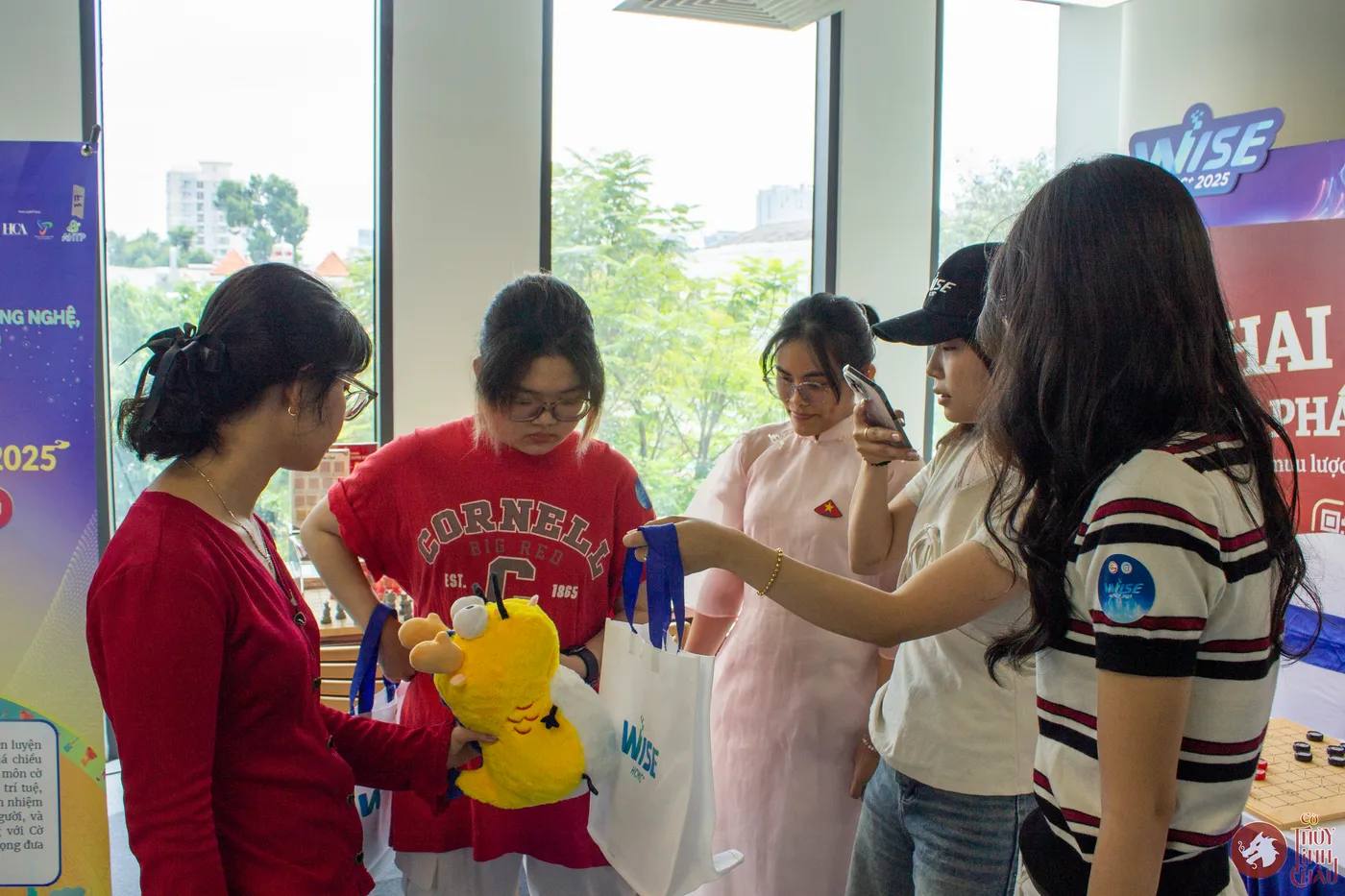 Sưu tầm thẻ 12 con giáp, nhận ngay Bé Rồng cực dễ thương!