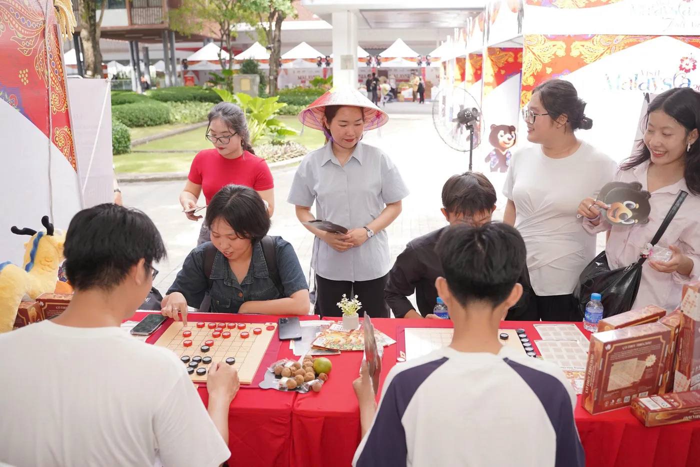 Cờ Thủy Tinh Châu tại Malay Fest Celadon Tân Phú 2025
