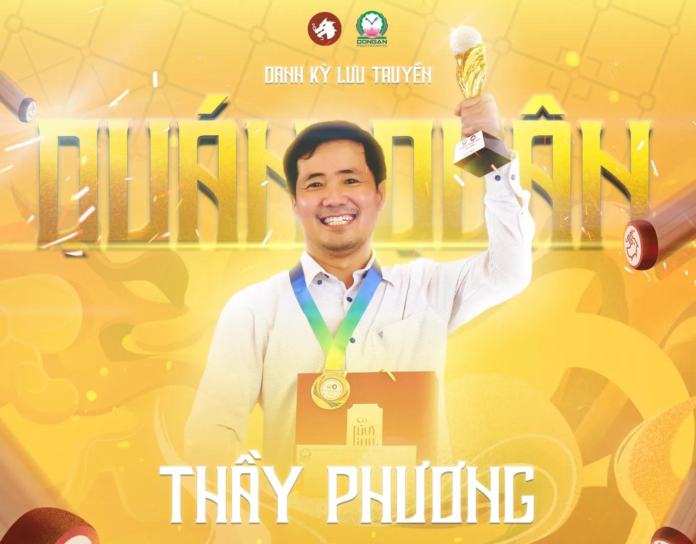 Hình chụp Quán Quân Thầy Việt Phương - buổi Chung kết giải đấu Danh Kỳ Lưu Truyền - Cờ Thủy Tinh Châu