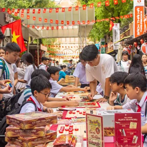 Đường Sách TP.HCM nơi học sinh Trần Văn Ơn say mê đấu trí